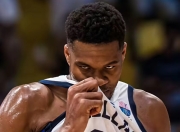 亚博-浓眉哥连续二十场比赛得分超过连败，曼联挑战极限！的简单介绍