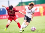 亚博体育-三湘暴熊队对阵东海雪豹队，足球总决赛读秒绝平，门将神扑救主——新人首发惊艳的简单介绍