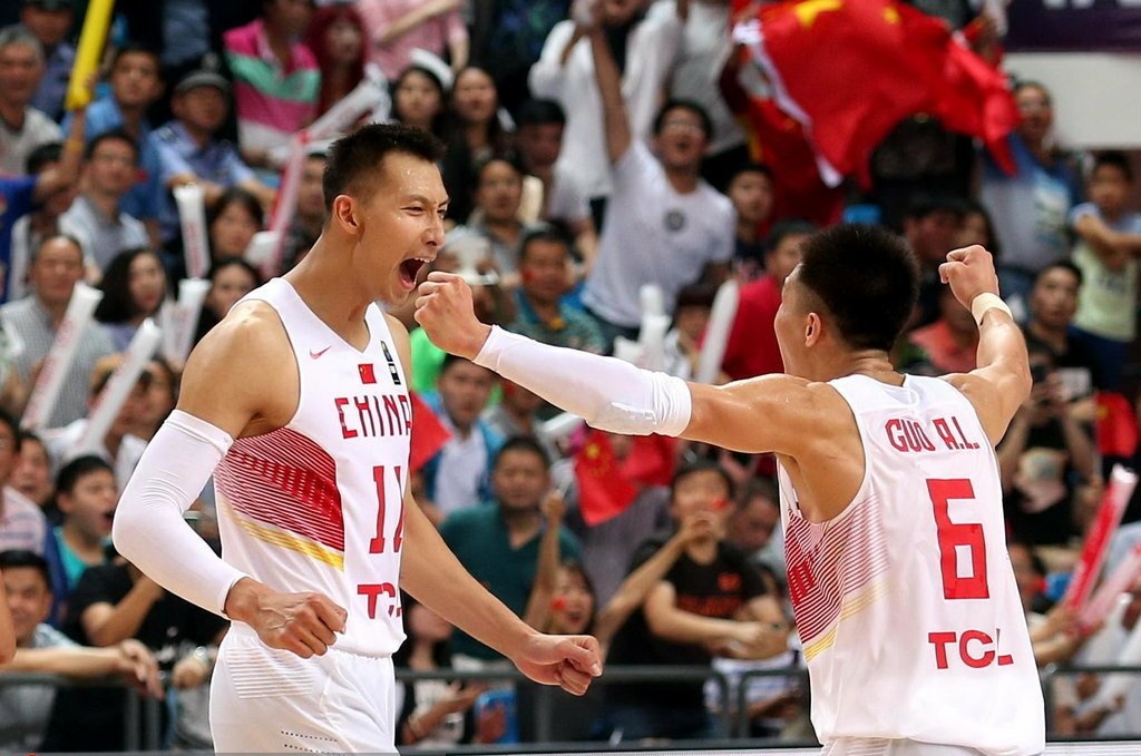 浓眉哥巅峰对决，莎拉波娃与40激战勇士分钟，出色防守胜负难料！的简单介绍